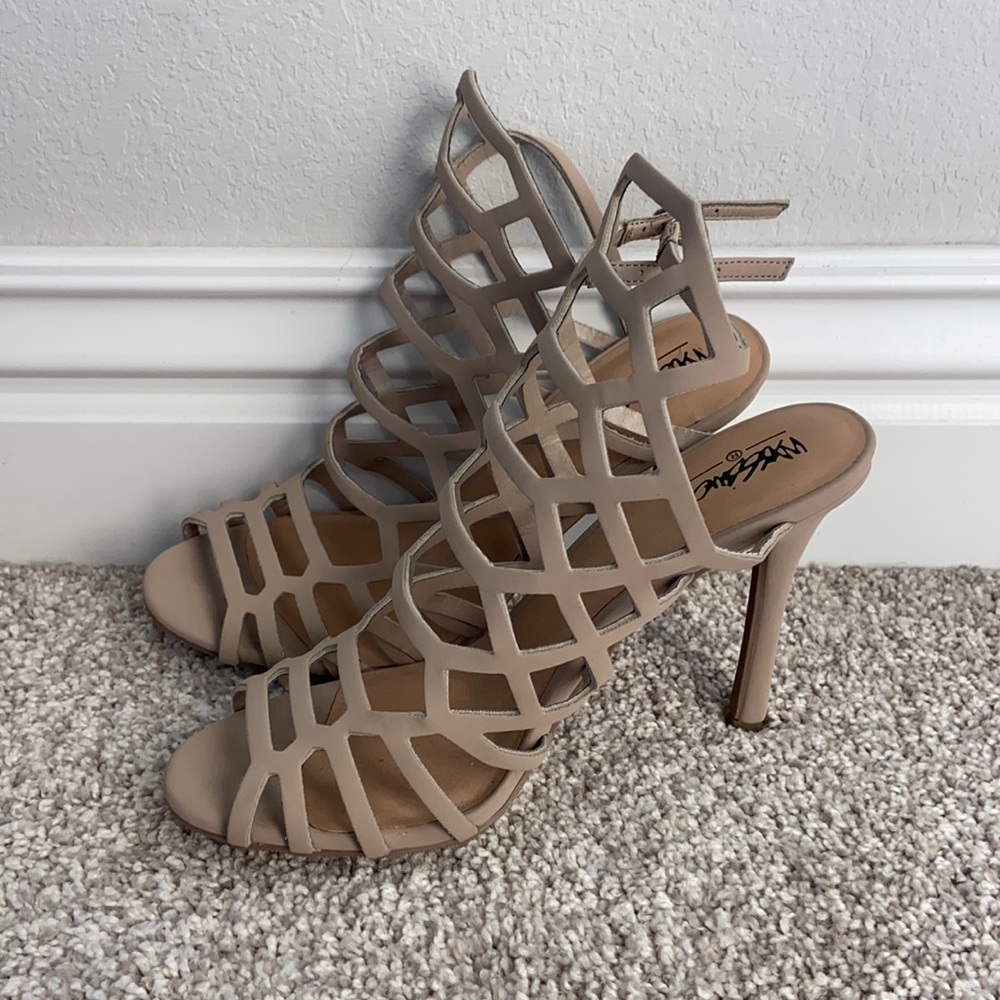 Mossimo nude strappy heels